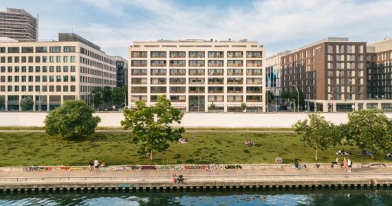 PURE an der East Side Gallery